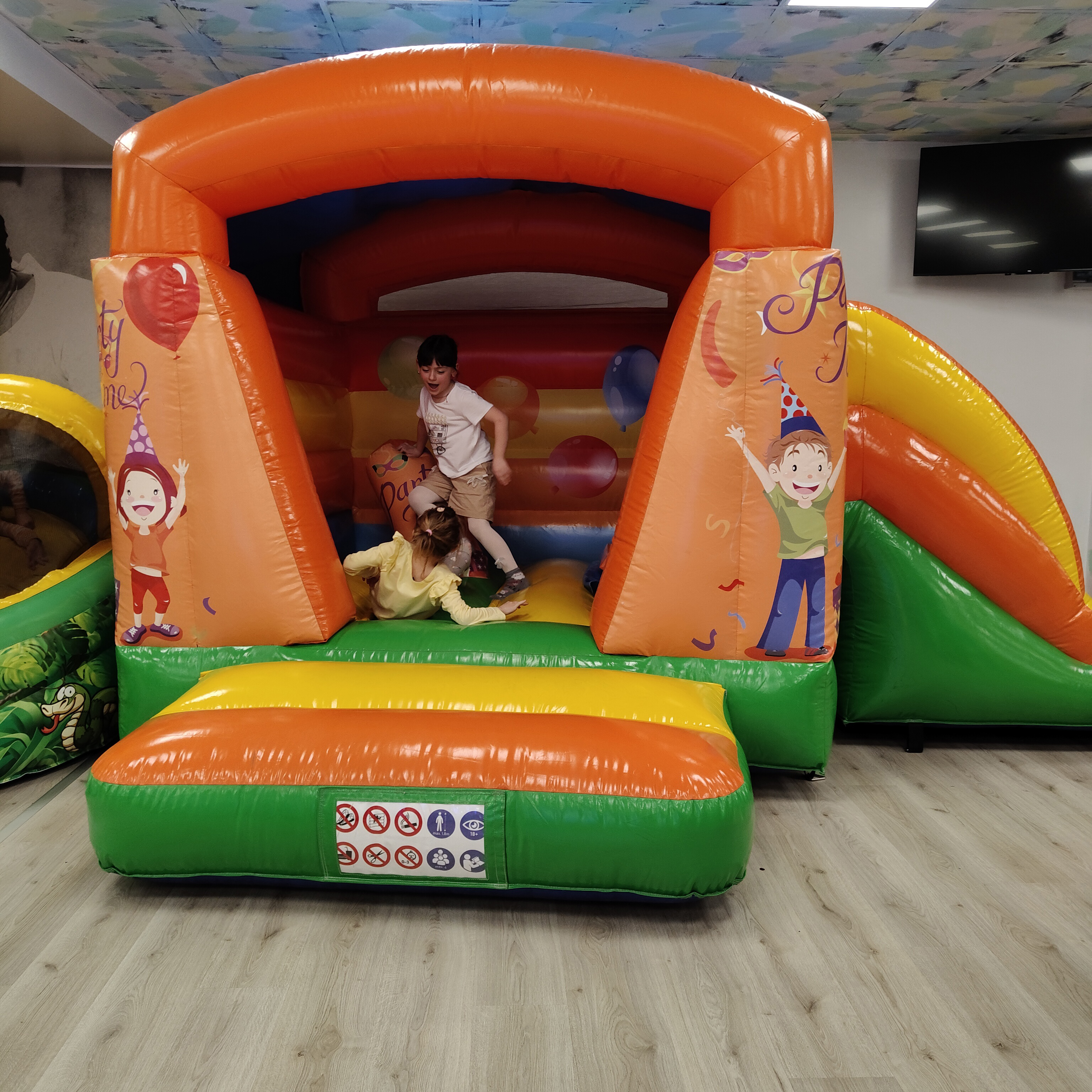 Gonfiabile nell'area playground interna
